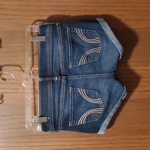 Size 00 W23 Hollister Short-Short Low Rise Shorts - Picture 3 of 3